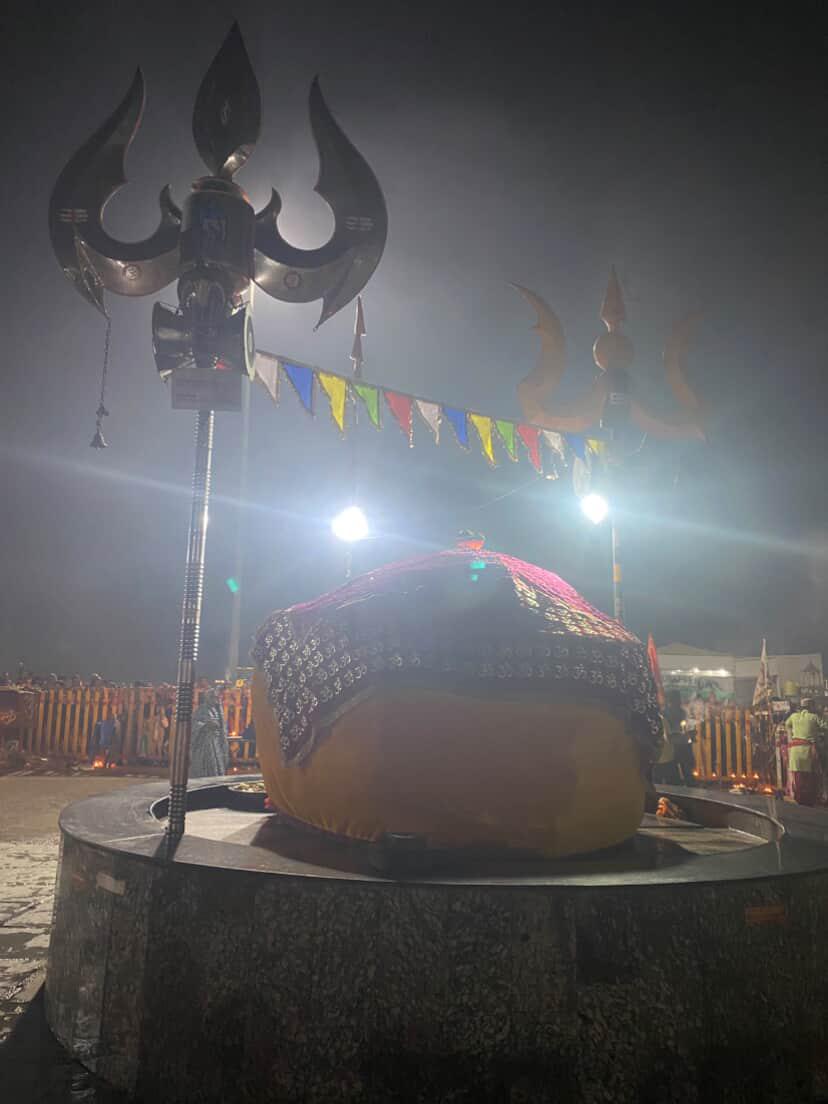 || श्री शिवाय नमस्तुभ्यं || 
आज दिनांक 17-11-2025 सोमवार को कुबेरेश्वर धाम सीहोर के प्रदोष काल संध्या आरती का भव्य दर्शन कुबेरेश्वर भंडारी आप सभी की मनोकामना पूरी करे