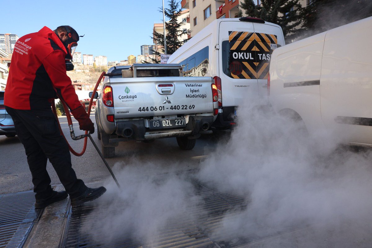🦟 Toplum sağlığı için sivrisinek ve haşerelere karşı ilaçlama çalışmalarımız dört mevsim aralıksız sürüyor.