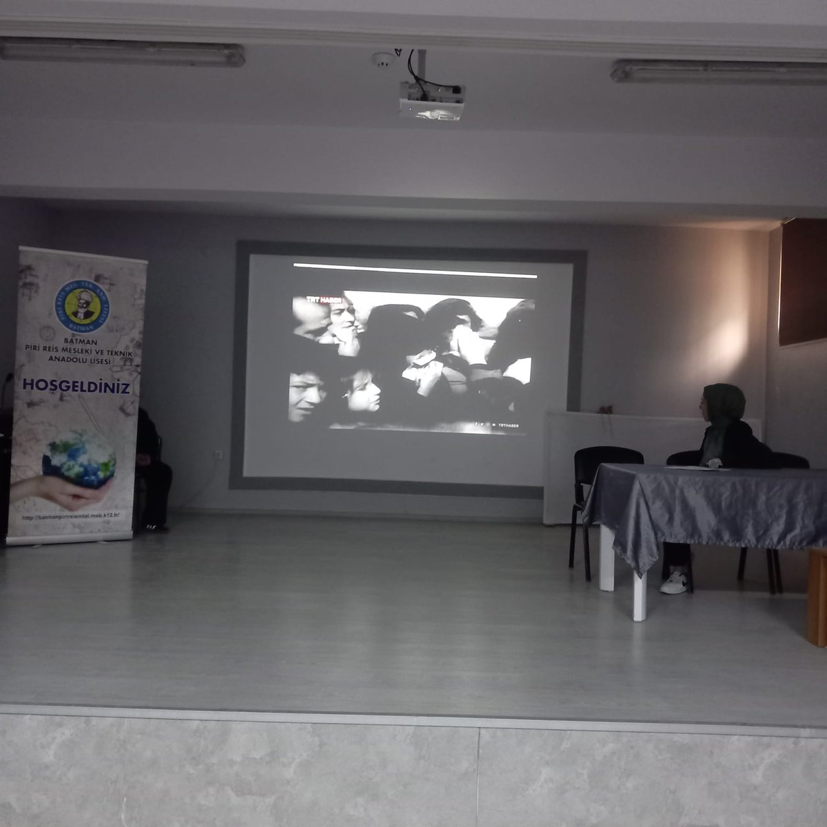 10 Kasım Atatürk'ü Anma programı kapsamında okulumuzun konferans salonunda  anma töreni yapıldı. İstiklal Marşı, Saygı Duruşu ve 10 Kasım  Anlam ve Önemi İle ilgili konuşma, Mustafa Kemal Seslense Adlı şiir dinletisi ve 10 Kasım  videosu izletildi.
Saygı, özlem ve minnetle...