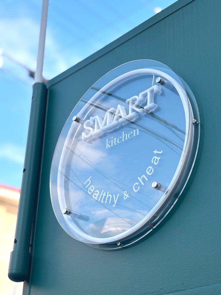 TokumoriKugani's tweet image. お友達がキッチンカーをオープンするときいて、初日にお邪魔してきたよ🐓✨

巷で人気の #アサイーボウル はめっちゃ美味しかった♪
人気で並ぶので時間に余裕を持って行った方がいぃよー😊

#沖縄 #SMARTkitche #健康 #筋トレ