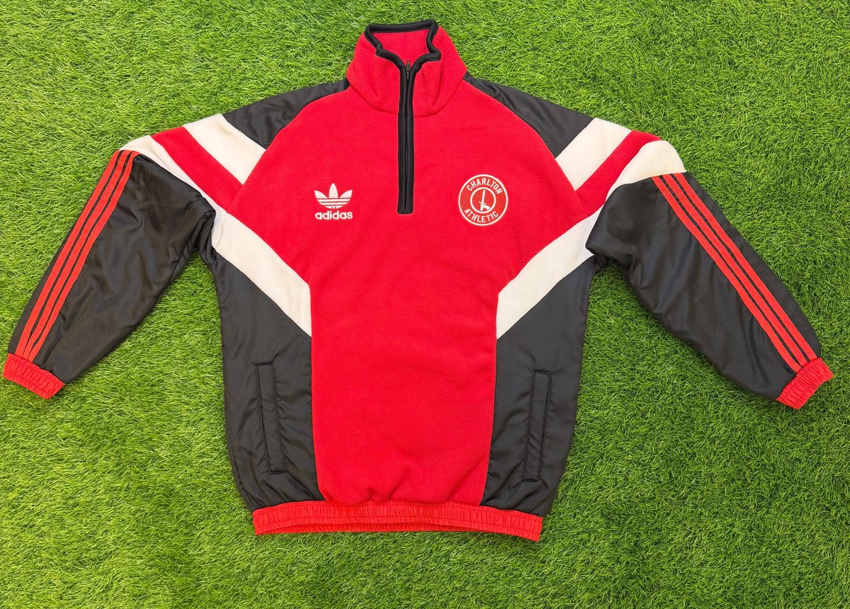 Redrobinsretro1's tweet image. 1/4 zip with chest placement if logos 

If this is more popular let us know below ⬇️ 

#CAFC 

RT’s appreciated ❤️🔄