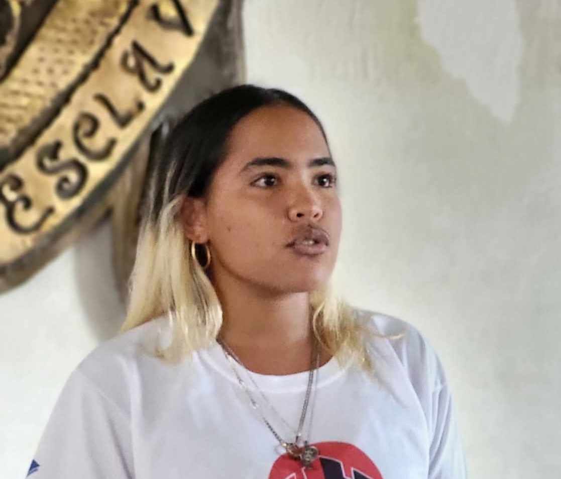 tiempo21cuba's tweet image. Frente a la tentación del desaliento existen miles de estudiantes que hoy eligen, como herramienta para transformar su realidad, el conocimiento. 📚✏️

#LasTunas #Cuba 
@alibarrios1 @luisa_elena71 @YenimaD 
@YamileydisMP @yimifp 

👉🔗 tiempo21.cu/2025/11/17/en-…