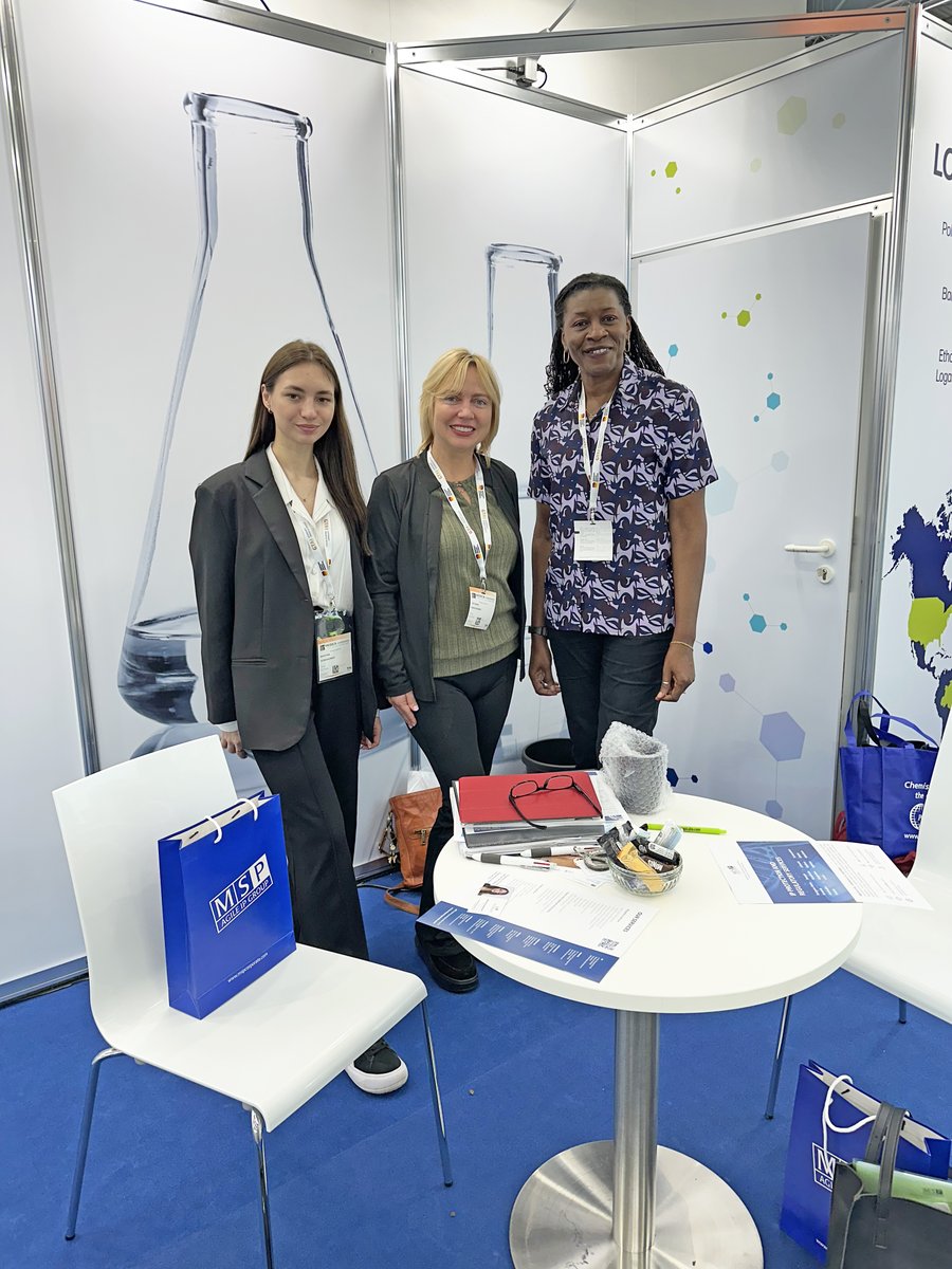 PolysciencesEU's tweet image. 🌟 Day 1 at #MEDICA2025! 🌟
Our Managing Director Melanie Bailey-Treiber welcoming visitors to our booth.

Drop by and say hello – you’ll find us in Hall 1 / E49 all week! 👋

#MedTech #TradeFair #Düsseldorf