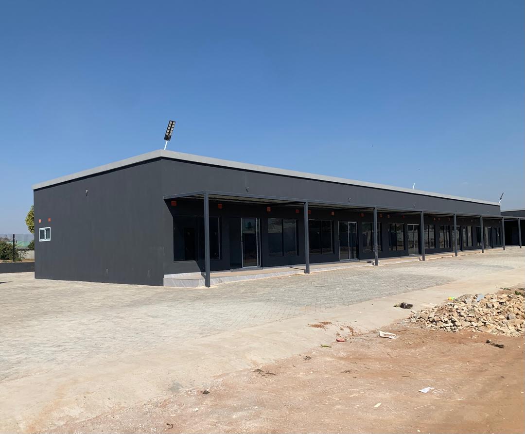 ElButch's tweet image. Shop's for rent in silverest, behind UNILUS, 1.8km from great East road. K6000 per month X3
You can call this line 0976091046 for more details. And please help me RT 🙏