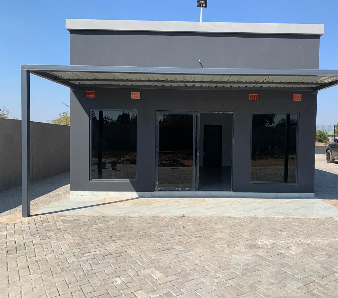 ElButch's tweet image. Shop's for rent in silverest, behind UNILUS, 1.8km from great East road. K6000 per month X3
You can call this line 0976091046 for more details. And please help me RT 🙏