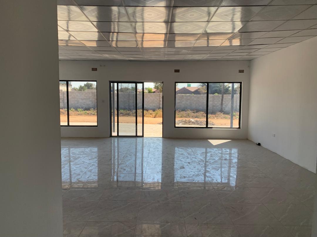 ElButch's tweet image. Shop's for rent in silverest, behind UNILUS, 1.8km from great East road. K6000 per month X3
You can call this line 0976091046 for more details. And please help me RT 🙏