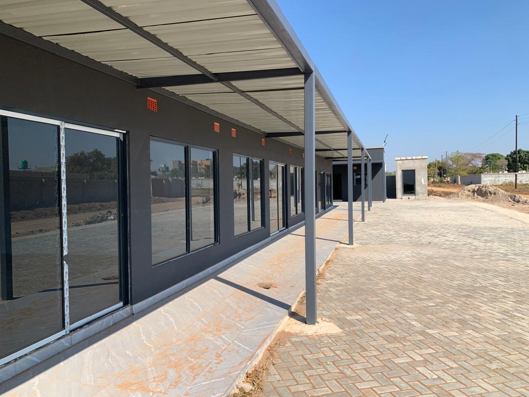 ElButch's tweet image. Shop's for rent in silverest, behind UNILUS, 1.8km from great East road. K6000 per month X3
You can call this line 0976091046 for more details. And please help me RT 🙏