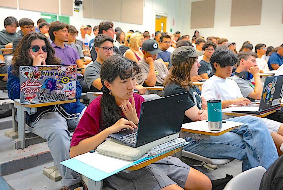 A new <a href="/calpolypomona/">Cal Poly Pomona</a> course explores how #misinformation spreads in online spaces, why people believe it, and impacts on society and democracy, providing students with essential media literacy and critical thinking skills to help them recognize and respond to misleading content