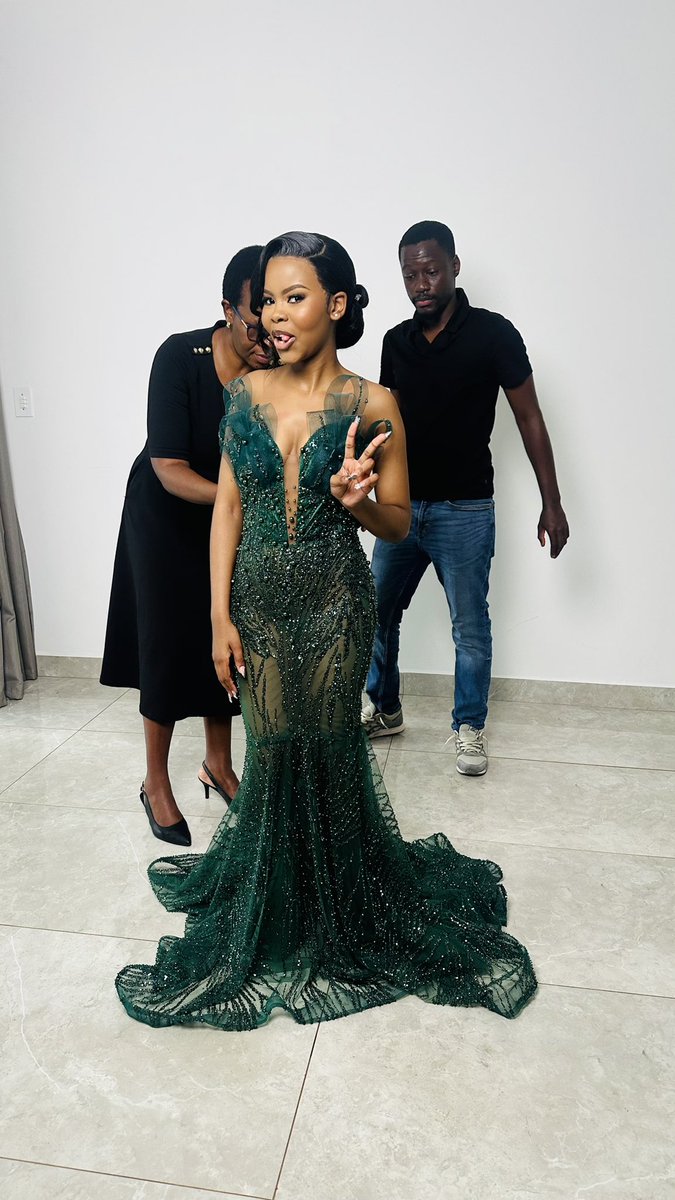 SparklinBeee's tweet image. The Baby Sis.. Halala 🙌🏽❤️🙏🏽🍾🥂#PromNight #PromQueen