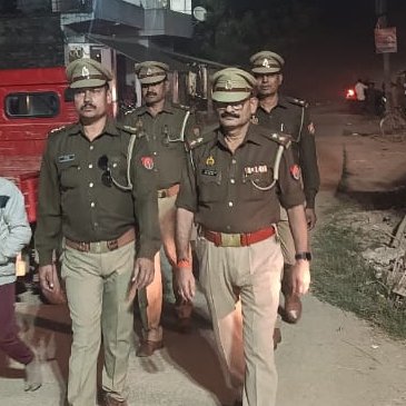 bahraichpolice's tweet image. #FootPatrolling
जनपद में अपराध-नियंत्रण व आमजन में सुरक्षा की भावना जागृत करने के दृष्टिगत #SPBahraich के निर्देशन में थाना मुर्तिहा पुलिस द्वारा भीड़-भाड़ वाले स्थानों तथा मिश्रित आबादी वाले संवेदनशील क्षेत्रों में किया गया पैदल गश्त।   
#UPPolice