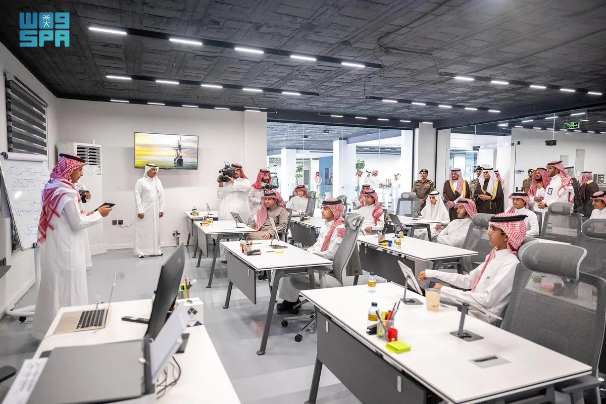 نائب أمير القصيم يطّلع على مركز العثيم للابتكار التنموي.
spa.gov.sa/ar/w2446448
#واس