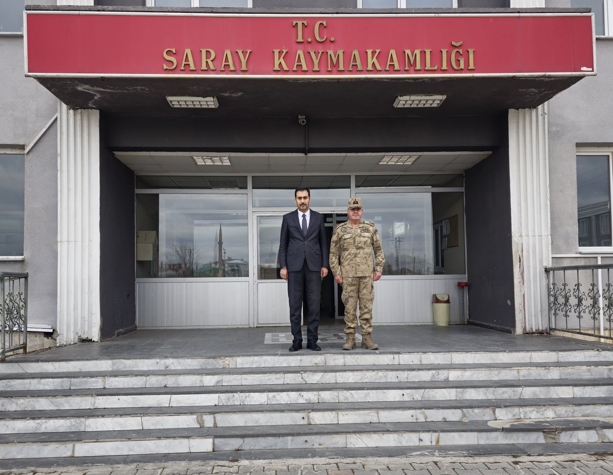 📌 MAKAM ZİYARETİ.
Van İl Jandarma Komutanımız Tuğgeneral Sn. Mücahit AVKIRAN, Kaymakamımız Sn. Ö. Safa TÜRKOĞLU’na makam ziyaretinde bulundu.