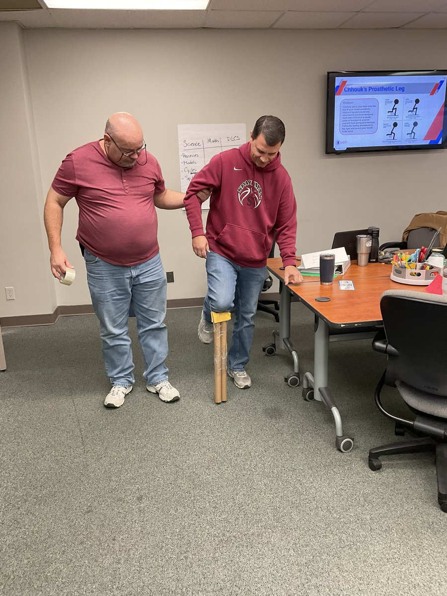 AmstiUAH's tweet image. Secondary Math &amp;amp; Science teachers teaming up to design, test, and improve animal prosthetic models #EDP  #solvingproblems