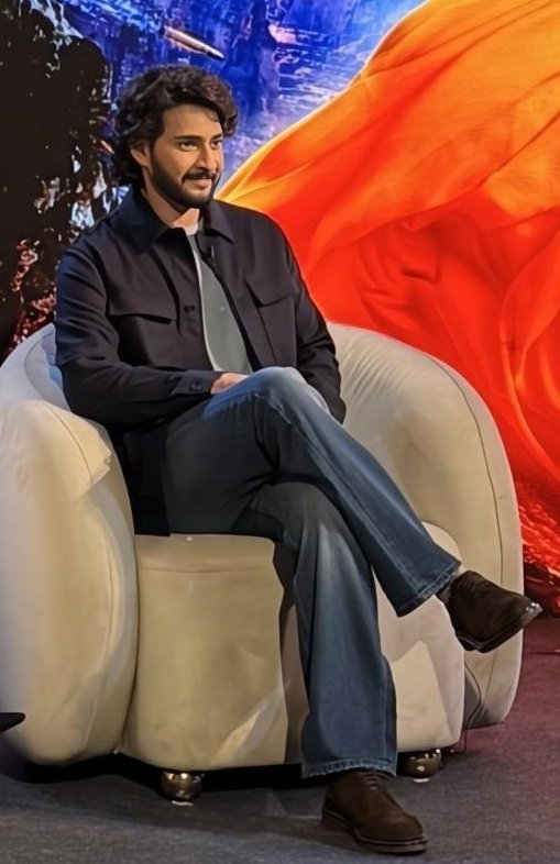 Outfit adarahoooo🔥 <a href="/urstrulyMahesh/">Mahesh Babu</a>  !!