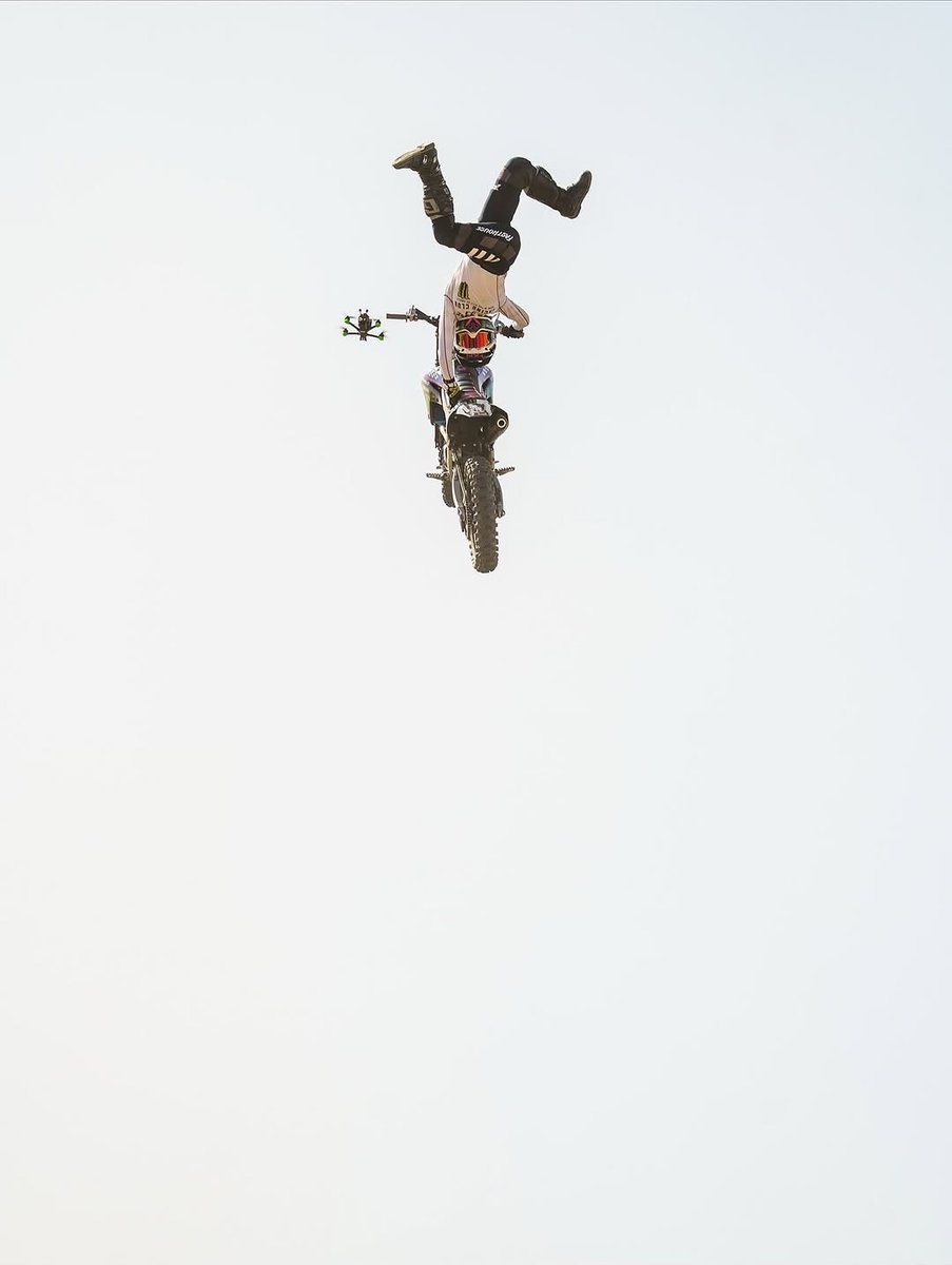 Let’s jump into the week with @vgolden423 on the MX53 😳

📷 @a_sansotta

#RideDunlop #RaceDunlop #DunlopFamily #MX53