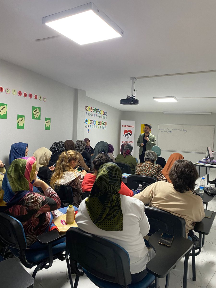 Turgutlu Sosyal Hizmet Merkezimiz personeli Uzm. Psk. Dan. Çağrı GEZER tarafından Aile Destek Merkezi (ADEM) müracaatçılarına yönelik Tütün Bağımlılığı Semineri gerçekleştirildi.