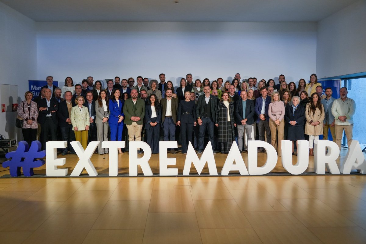 MGuardiolaM's tweet photo. El 21 de diciembre los extremeños elegirán entre dos caminos: el de la parálisis o el de una tierra que avanza.

#MásConfianza para seguir haciendo #MásExtremadura. https://t.co/qmnsiJhCjW