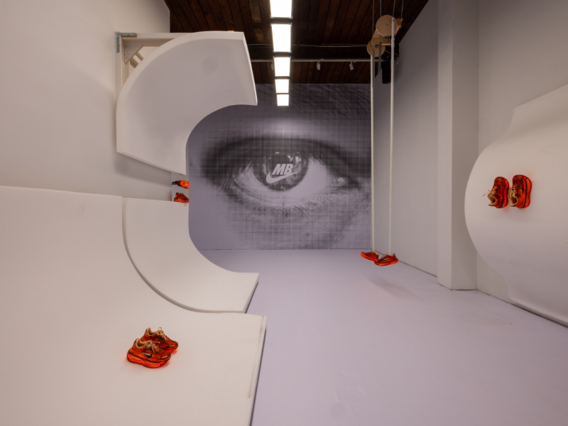 O2Eventworks's tweet image. Nike and Melitta Baumeister debuted their Vomero Premium collaboration with an immersive performance at Studio 525.

@somethingspecialstudios @nikerunning @melittabaumeister 

Photography: @davidsolomonspector

#eventproduction #nycevents #eventlighting