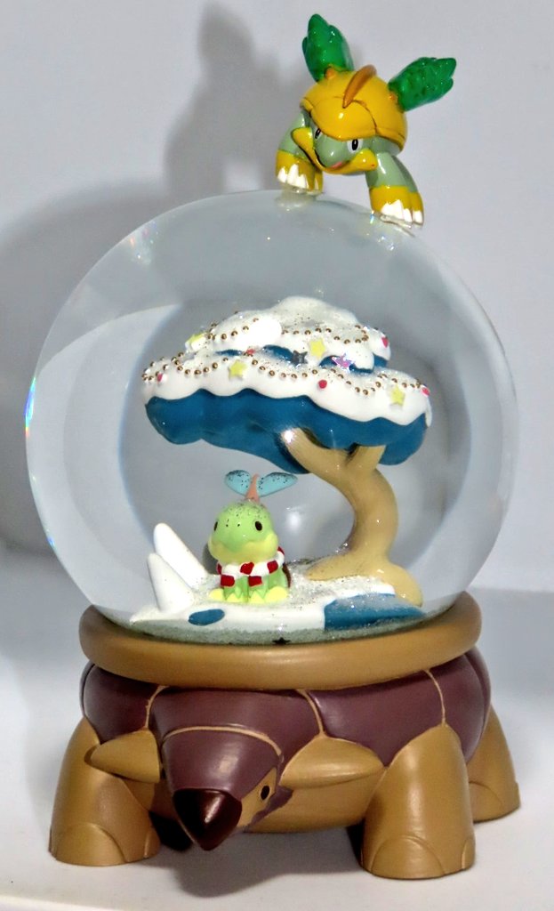 ナエトルとドダイトスのスノードームという、とんでもなく粋なアイテム