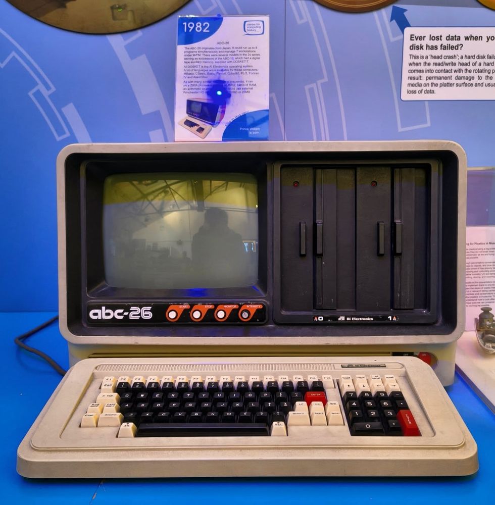 nostalnerd's tweet image. ABC-26; a sci-fi-looking Japanese workstation from 1982 that could juggle eight programs at once. Powered by a Z80A at 4MHz with 64KB of RAM; running MP/M and DOSKET; and happy in MBASIC, CBASIC, Pascal, COBOL, Fortran and assembler.