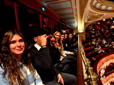 Last term, Our Year 13 A-level English Literature students visited @The_Globe Theatre to see Twelfth Night performed live. 

Experiencing Shakespeare on a historic Elizabethan stage helped deepening their understanding. A fantastic day of theatre and learning! Image