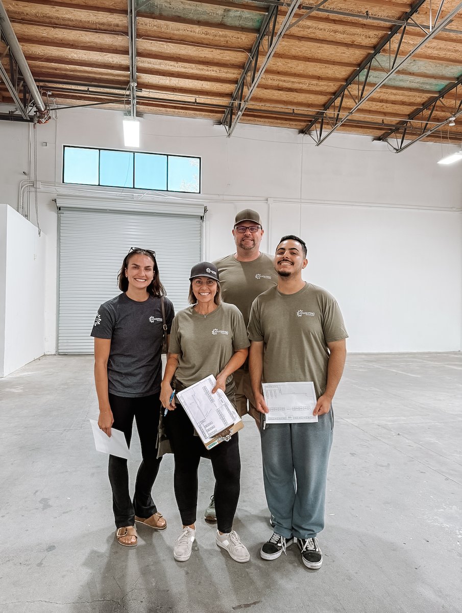 SolarThingz's tweet image. We’re moving! 🚚💡
Our CA office + warehouse are transitioning to a new space built for more efficiency, creativity, and room to grow.
Shipping may be slightly delayed, but we’re working hard to keep things on track. Thanks for your patience! ✨

#LEDLightingSolutions #TeamLLS