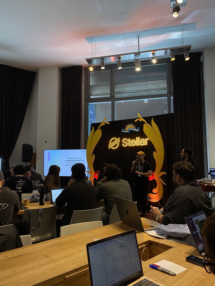 vale_om's tweet image. En el día 1 de #StellarWeek conocimos a @PaltaLabs 🥑

Hablamos sobre proyectos construidos en Stellar, @SoroswapFinance el motor de los swaps de Stellar y @defindex_ Yield sin estrés 💫