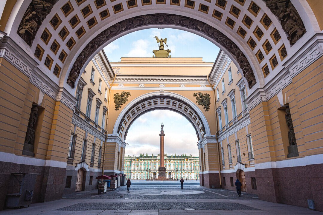 Эрмитаж поднимает цены на билеты. С 1 декабря вход в Зимний дворец и Главный штаб обойдется в 700 рублей — как говорят в музее, такая стоимость «сопоставима с ценами в крупных российских музеях».

Однако билет за 500 рублей по-прежнему можно будет… oml.pw/1ja9250jv