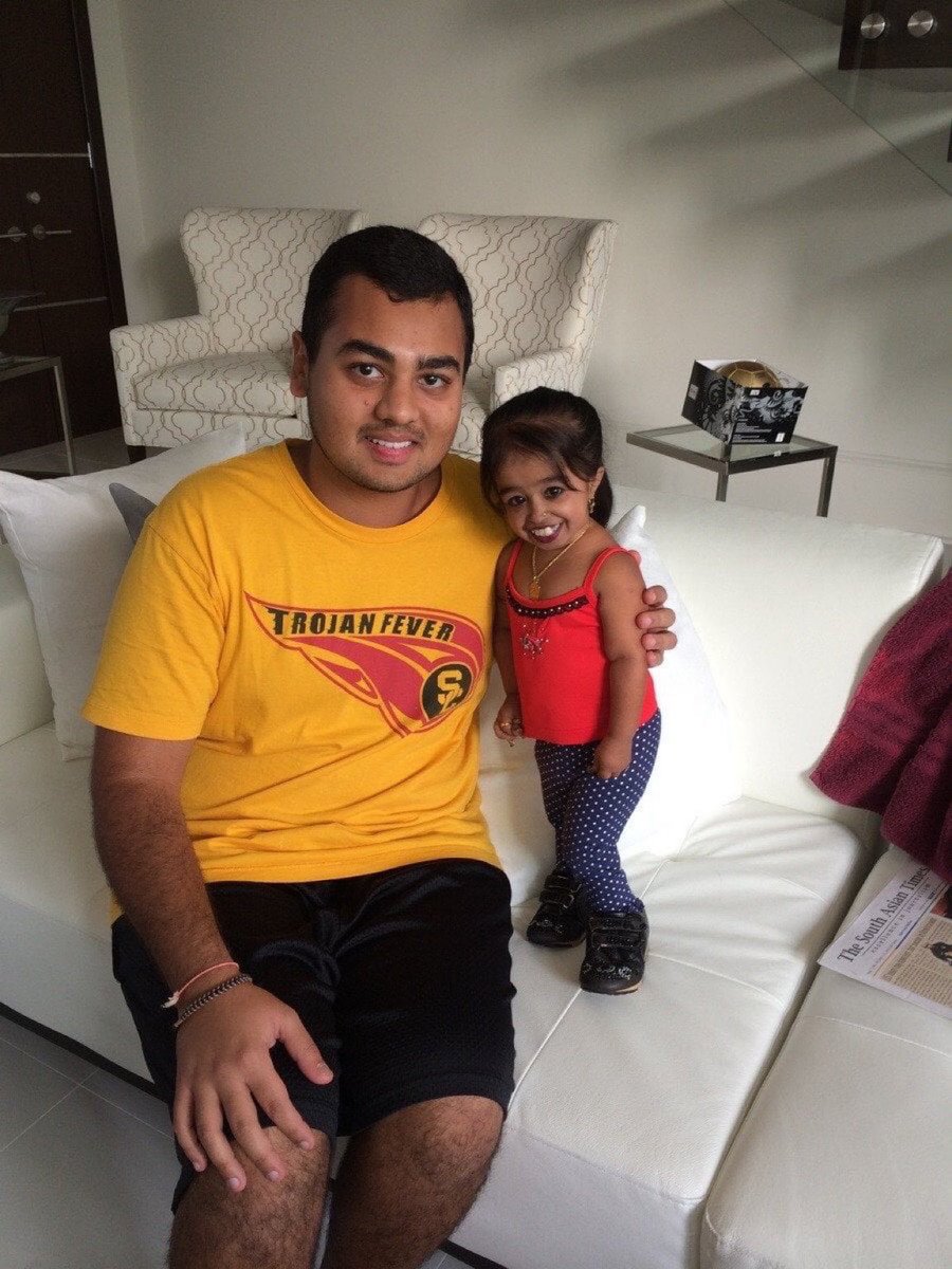 milkygoons's tweet image. World&apos;s smallest woman and her husband