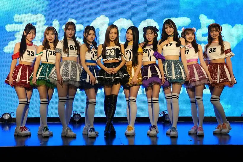 JPopProjectNews's tweet photo. Tomomi Itano (34) returned to the stage with the idol group she produces, RoLuANGEL, on November 16. The former AKB48 member, who is celebrating 20 years in the entertainment industry next month, performed four songs along with the nine members of the group, saying afterwards that it was a long time since she last danced, and she was out of breath. RoLuANGEL, which debuted in January 2024, contains Narumi Itano, Tomomi's younger sister. https://t.co/NtgiA8ixOv