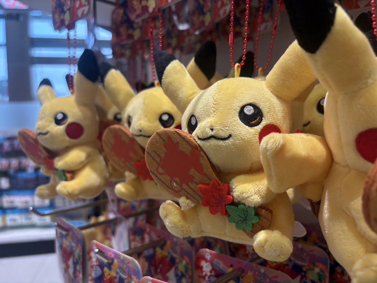 しゃもじにほおずりするピカチュウに会いに広島においでよ。