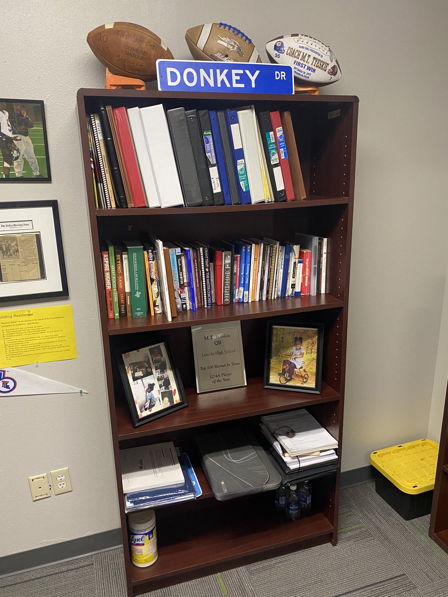 MTTyeskie1's tweet image. Why I have a Donkey Dr. in my office: In the Bible, donkeys symbolize humility, peace, service, and hard work. They represent humble royalty, like Jesus entering Jerusalem on a donkey, fulfilling prophecy. #servantleader #grinder #gogetter