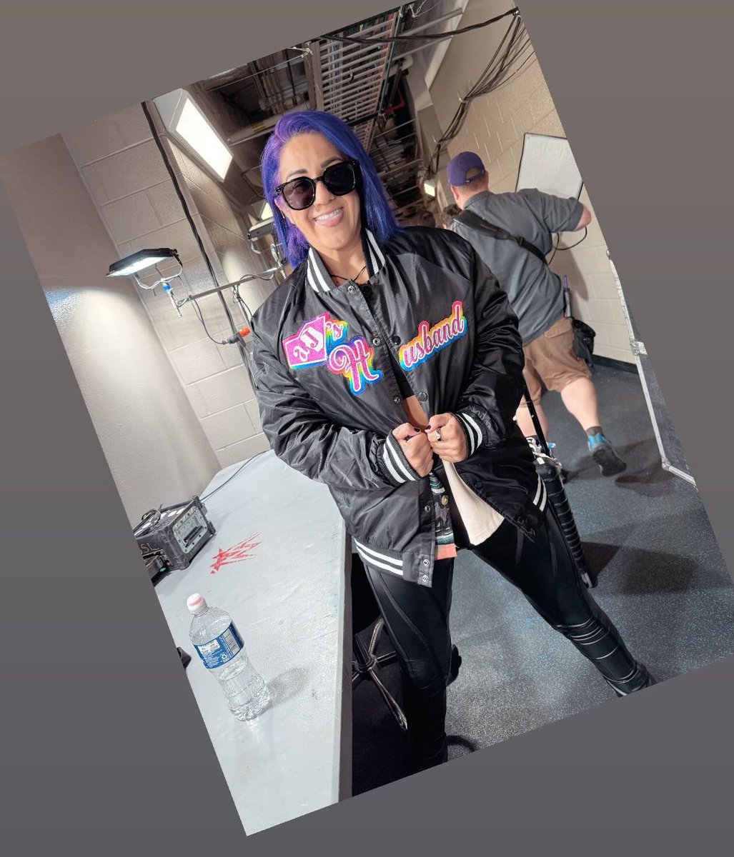 Jason_Gilliam05's tweet photo. It's #RoleModelMonday @itsBayleyWWE
 #RoleModel #UltraStarRoleModel #BayleyIsHot #UltraStarBayley  #DingDongHello  #BayleySeason  #UltraStarRoleModelChampion #WEWANTBAYLEY #TheBayback 
 #RawOnNetflix #WWERaw https://t.co/97yfYyvLXY