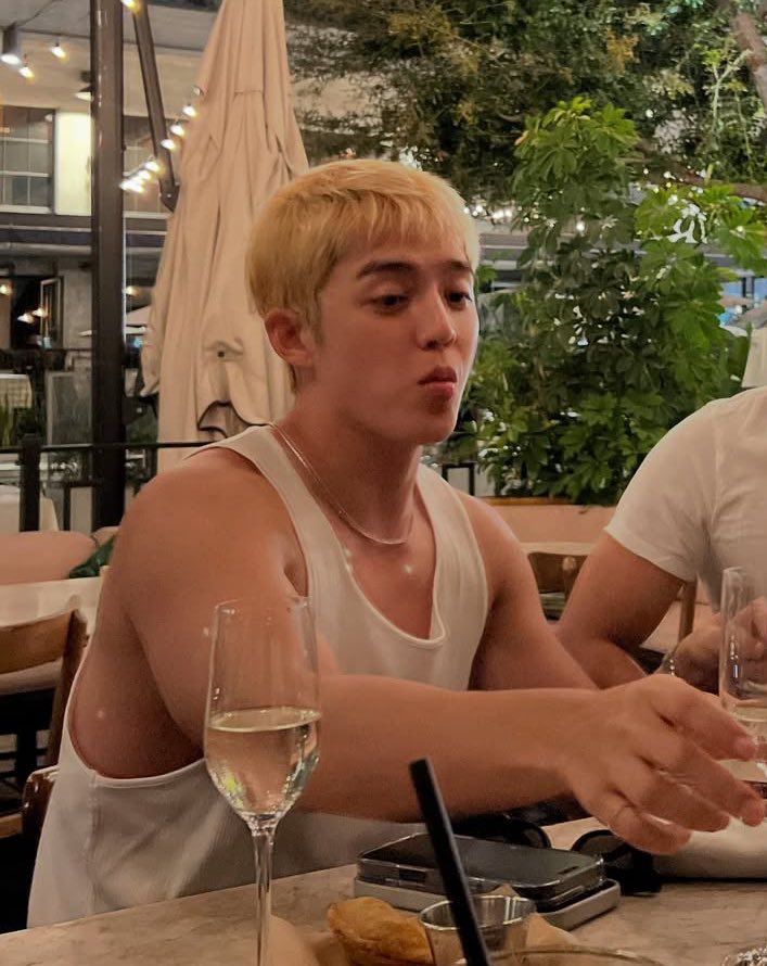 cheolhanglazer's tweet image. these 3 wearing thank tops are not good for my mental health