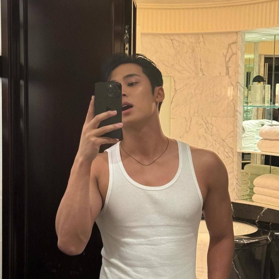 cheolhanglazer's tweet image. these 3 wearing thank tops are not good for my mental health