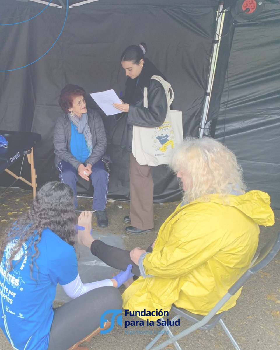 funsaludnn's tweet image. Gracias a todos los que pasasteis por nuestra carpa en #MuévetePorLaDiabetes! 💙👣 

El equipo del Grupo de Pie Diabético y la Clínica de Podología de la #UCM realizó índice postural, valoración del pie y consejos personalizados. 

Un lujo contar con ellos. ¡Gracias!

#Diabetes