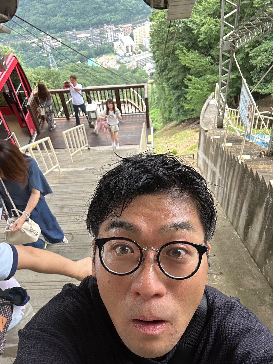 kimu_treeforest's tweet image. 『恐怖指数に恐怖する人へ』

投資をしていると、必ず耳にする言葉がある。
それがVIX、いわゆる恐怖指数。

でも、本当に恐怖するべきなのは「指数」ではなく、
あなた自身がその数字の意味を知らないことだと、私は常に感じている。

◆恐怖指数が上がると何が起きるのか…