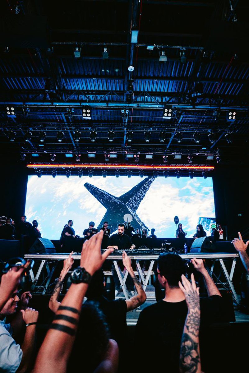 tolex_dj's tweet photo. Errorr São Paulo for the books 🖤 https://t.co/zzt4Ci8K2y