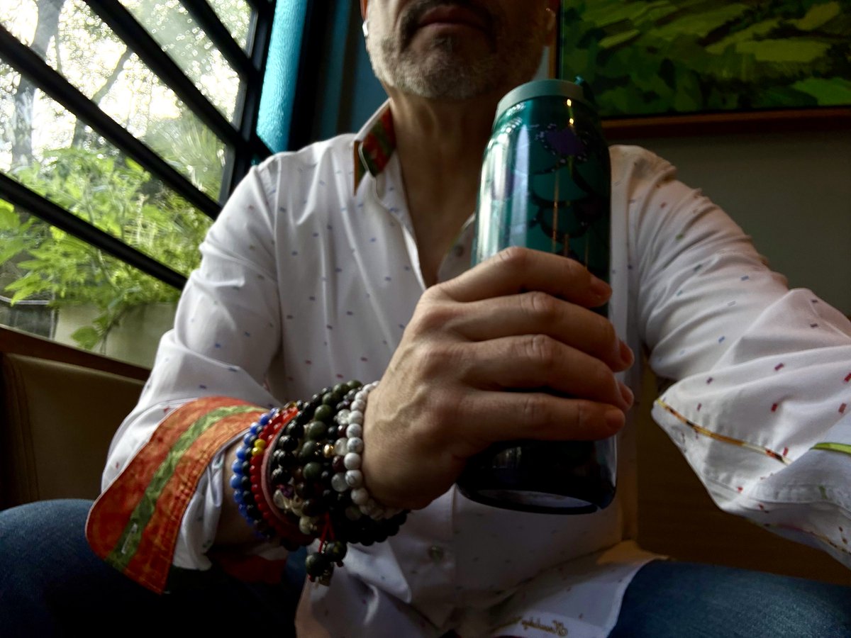 El_Otro_O's tweet image. WHITE light - WHITE light gonna drive me out of my brain
WHITE light - WHITE light gonna make me feel so insane
WHITE heat - WHITE shapin&apos; them down to my toes
WHITE light - WHITE light&apos;s got it now, goodness knows

🎶 #rockola #BowieForever