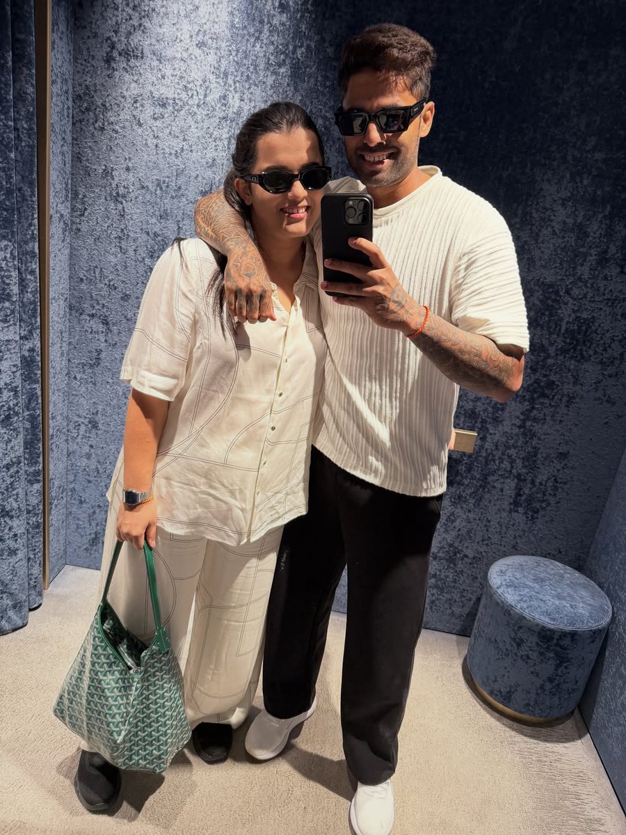 indiaforums's tweet image. Suryakumar Yadav wishes the all rounder of his life, his wife Devisha 🤩
.
.
#SuryaKumarYadav #WifeyBirthdayWish #AllRounderOfLife #DevishaShetty #IF #IndiaForums