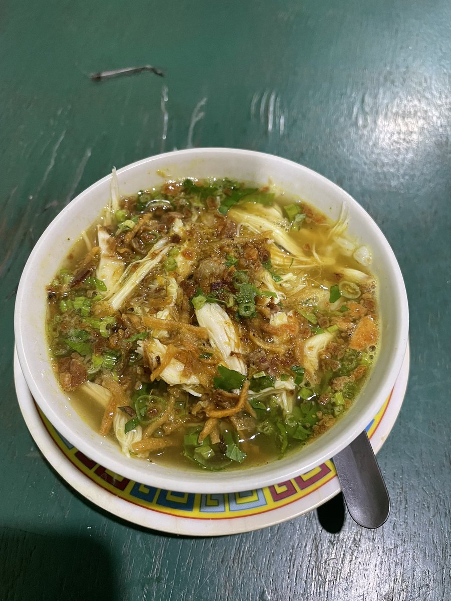 Hidden gems nya <a href="/txtdrrwlmb/">TXTdrRAWALUMBU</a> nih. Soto Kudus Bu Gendut. Di Jembatan 0 Rawalumbu. Yuk ramaikan <a href="/txtdrbekasi/">TxtdariBekasy 🇵🇸</a> Cuman 15k udah dapet Soto + Esteh 🤩