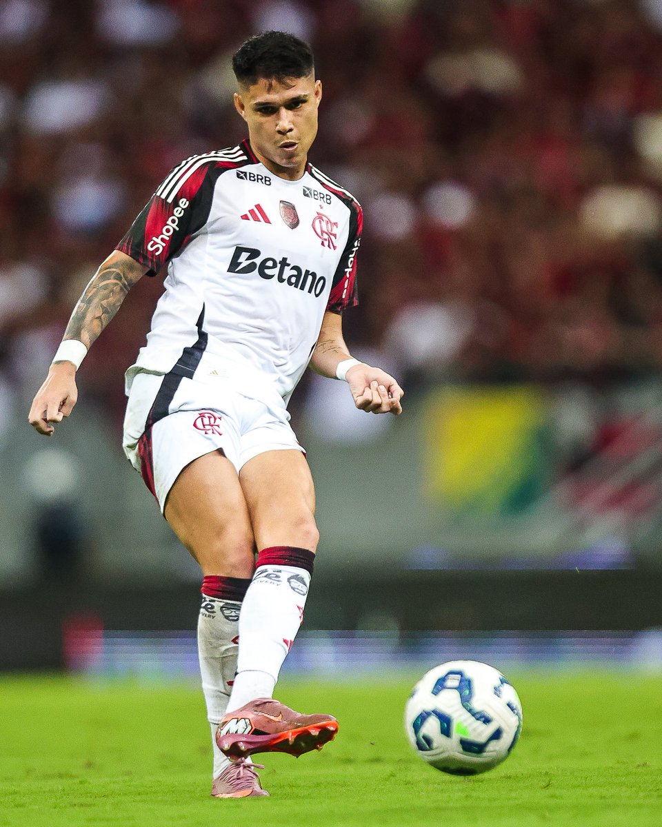 raflamello81's tweet image. Com gol e assistência contra o Sport, Luiz Araújo se igualou a Pedro em participações em gols na temporada 2025. Confira o ranking:

Arrascaeta: 22 gols e 16 assistências em 57 partidas.

Pedro: 15 gols e 7 assistências em 37 partidas.

Luiz Araújo: 13 gols e 9 assistências em 60…