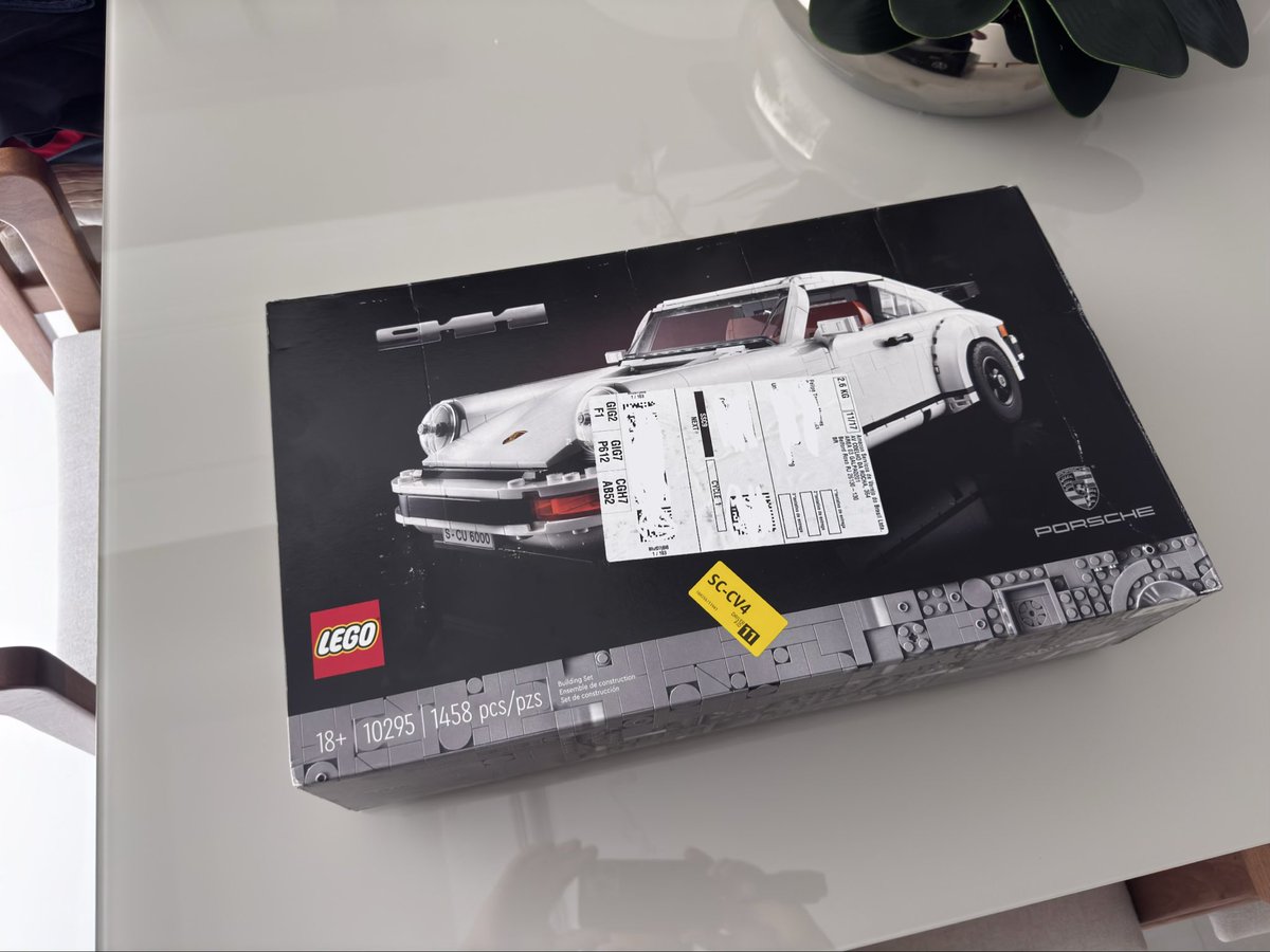 Não tem como não amar a <a href="/amazonbrasil/">Amazon.com.br</a> entregando coisa sem caixa, metendo um adesivão no negócio, destruindo a caixa original.