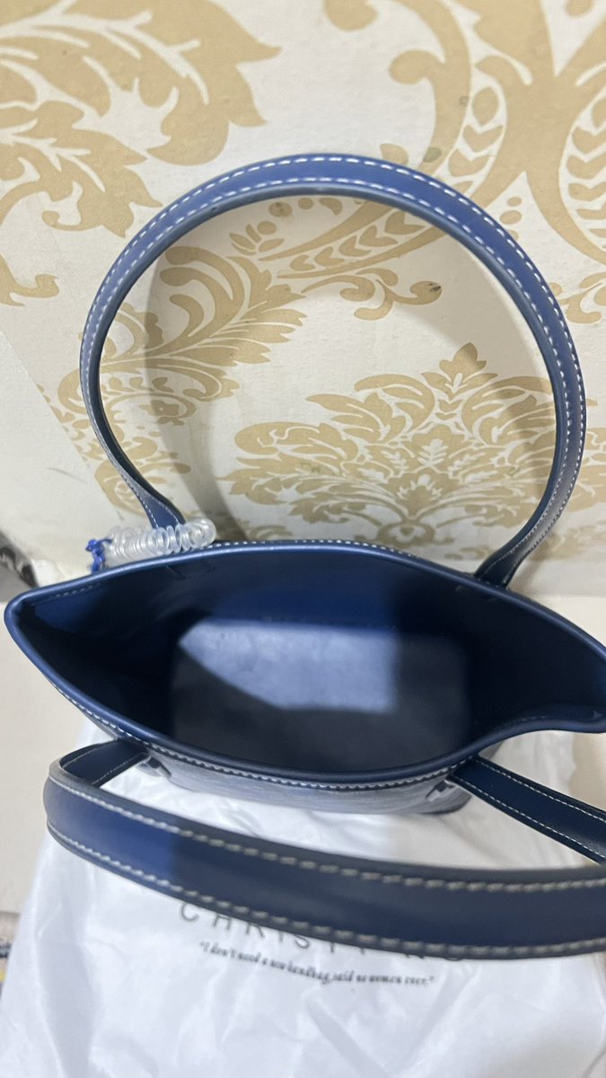 goodayever0987's tweet photo. Guyss aku mau jual tas kesayangan aku Christy ng, aku lg BU 😭😭
Aku jual 400 ajaa, plss bantuu akuuu buatt pegangan aku sampai akhir bulan 😔 https://t.co/oWCUoyO9xt