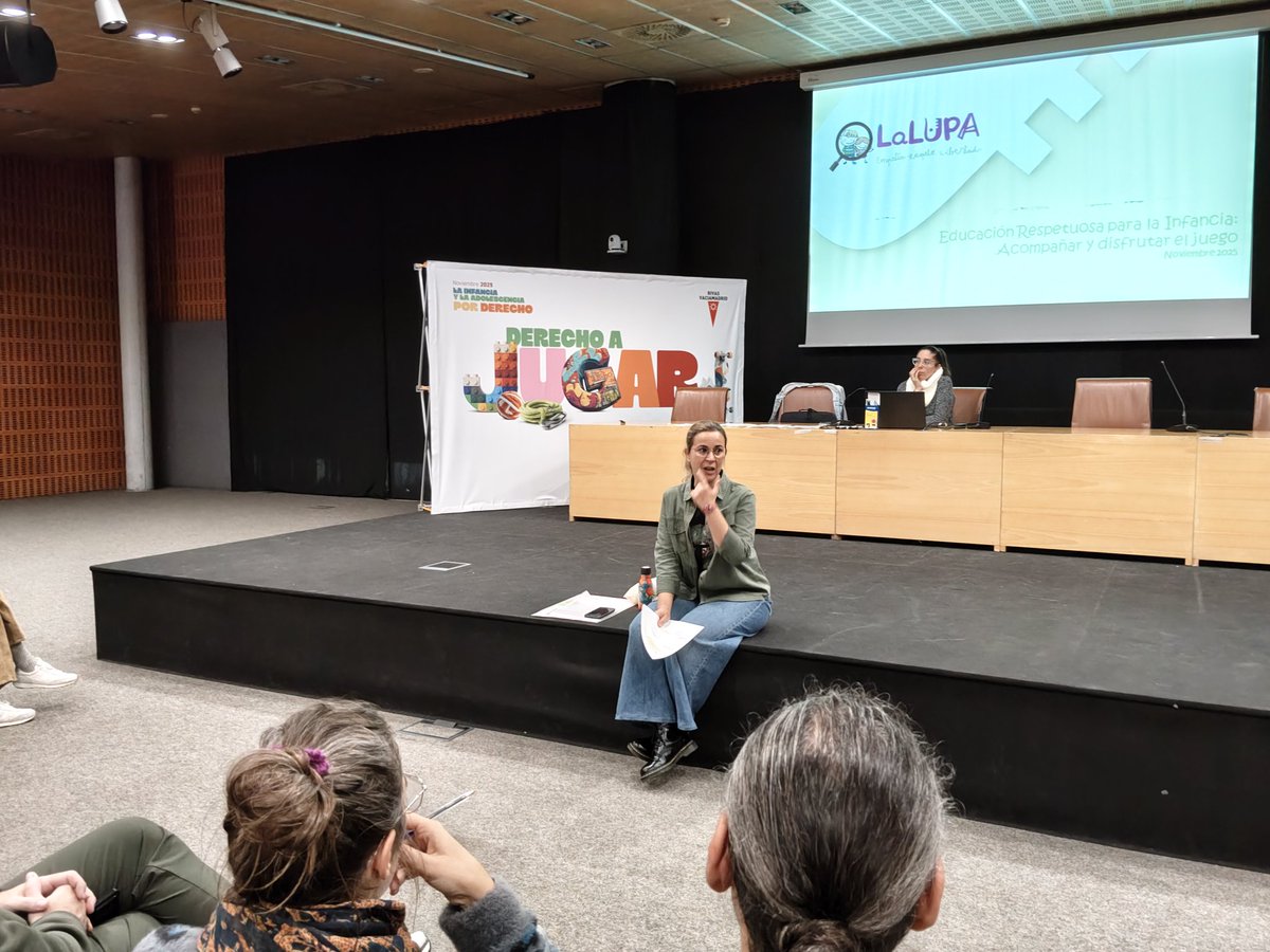 En Rivas este fin de semana hemos tenido Jornadas sobre crianza respetuosa de la mano de Cristina Sendín haciendo especial hincapié en el derecho al juego.
No hay edad para jugar ni mucho menos para respetar y disfrutar.