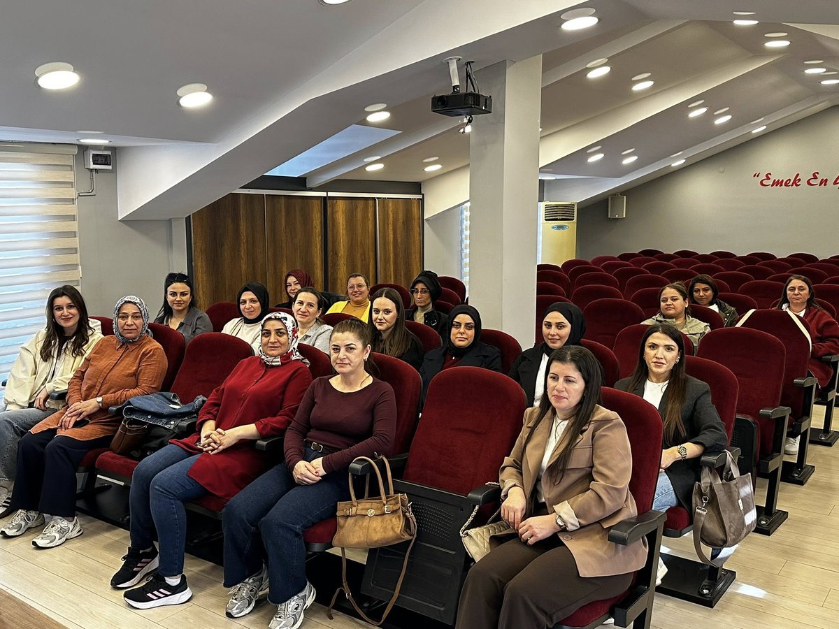 BirlesikMetal's tweet image. 🔴İstanbul 1 Nolu Şube Kadın Komisyonumuz, bugün #25Kasım Kadına Yönelik Şiddete Karşı Uluslararası Mücadele Günü kapsamında yapılacak etkinlikleri planlamak üzere toplandı. 

📌Toplantının ardından 27 gündür grevlerini kararlılıkla sürdüren #SmartSolar işçilerini selamlayan Şube…