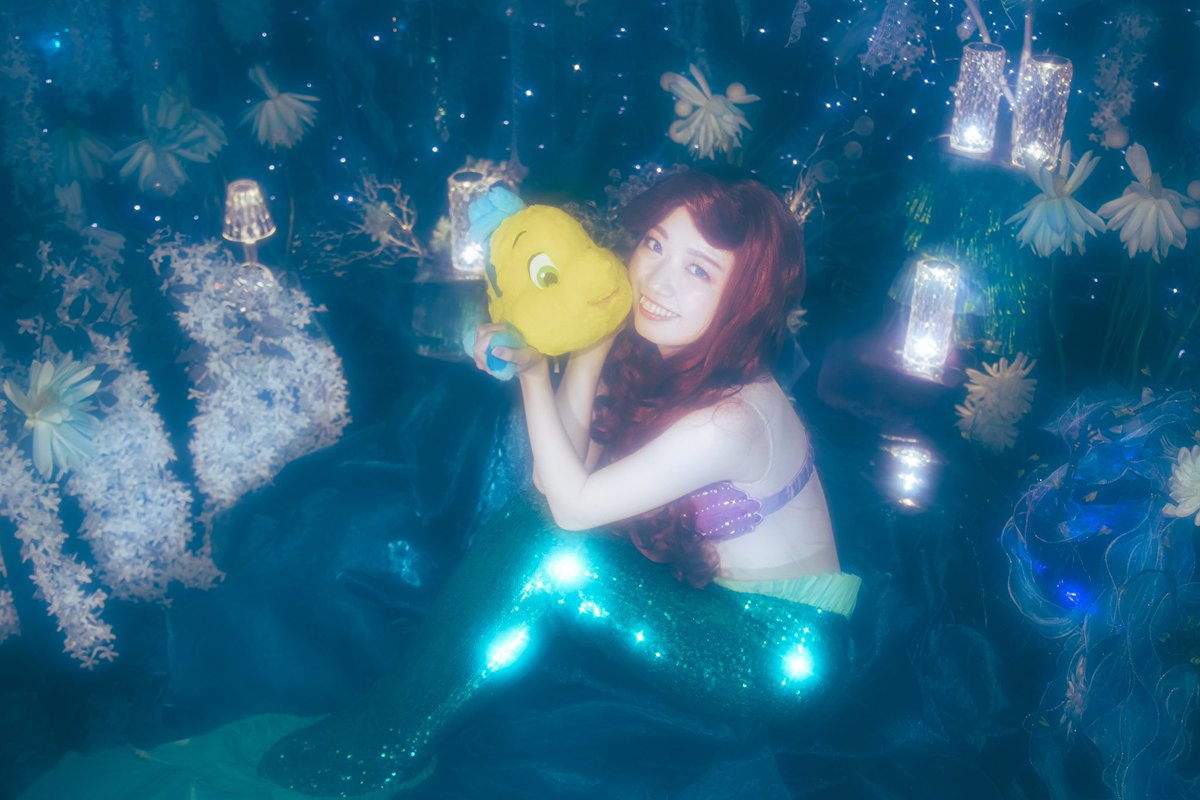 リトルマーメイドスクリーンデビューおめでとう✨✨

実は夏に秋ちゃんに衣装お借りして、憧れだったヒレアリエルをやらせてもらいました🧜‍♀️
秋ちゃん本当にありがとう😭✨

📸&amp;👗 <a href="/oyatsutabe/">秋@現像修羅場</a> 
wig <a href="/perfectpolkadot/">ゆう🌟9/16🏰29🌙🌋10/20🌋28🌋3031🏰</a>