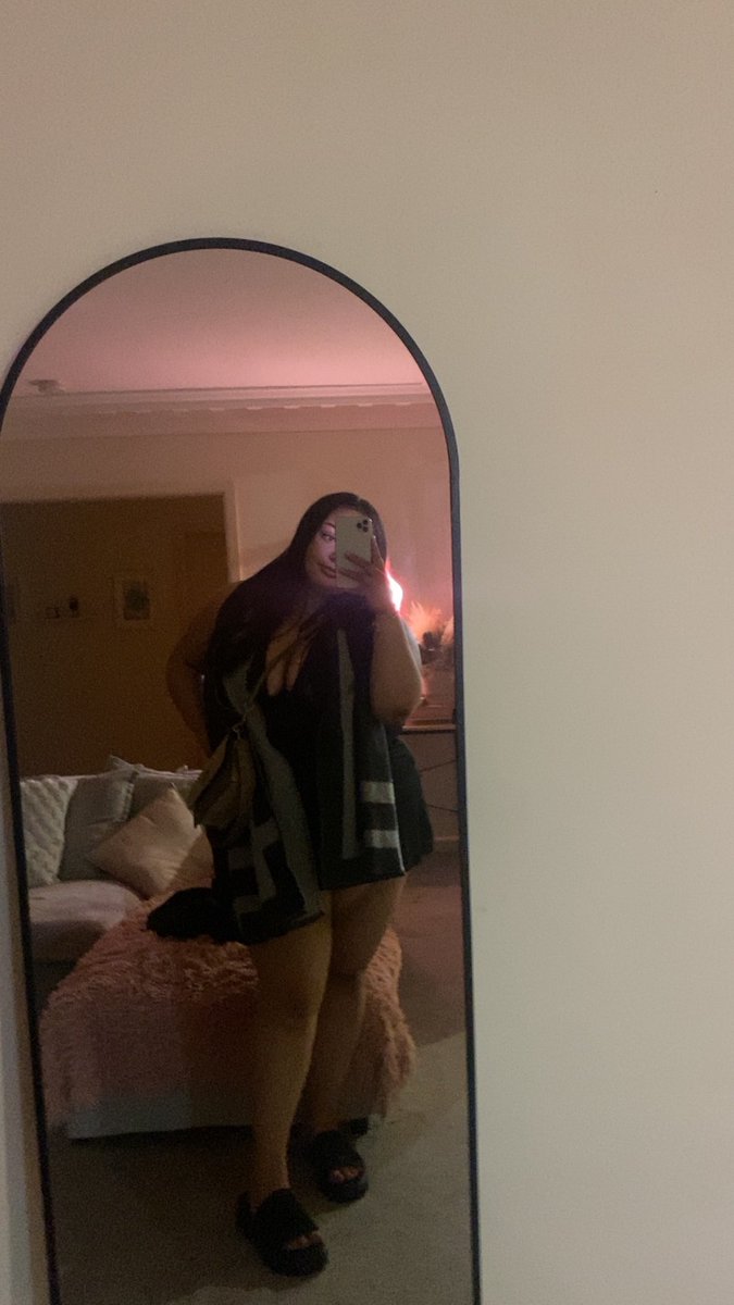 jarrahhhecker's tweet image. where all the boys who like actual plus size girls at 🫩 #fypviraltwitter