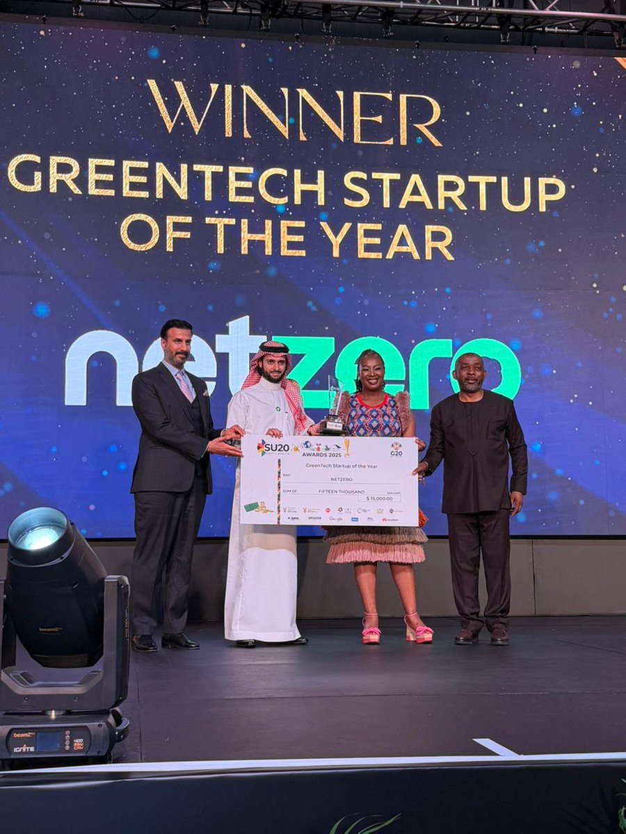 netzero_sa's tweet image. بفضل الله، تُوجت جهود Netzero في قمة G20 ضمن Startup20 في جنوب أفريقيا، ونلنا جائزة المركز الأول في التكنولوجيا الخضراء. 
وتمكنت ابتكارات الشباب السعودي في التوثيق الرقمي للأشجار من الوصول إلى هذا التصدر الدولي.
شكرًا لـ(@evision_sa) ولسمو الأمير فهد بن منصور على دعمه وتمكينه.