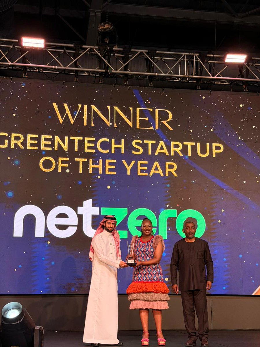 netzero_sa's tweet image. بفضل الله، تُوجت جهود Netzero في قمة G20 ضمن Startup20 في جنوب أفريقيا، ونلنا جائزة المركز الأول في التكنولوجيا الخضراء. 
وتمكنت ابتكارات الشباب السعودي في التوثيق الرقمي للأشجار من الوصول إلى هذا التصدر الدولي.
شكرًا لـ(@evision_sa) ولسمو الأمير فهد بن منصور على دعمه وتمكينه.